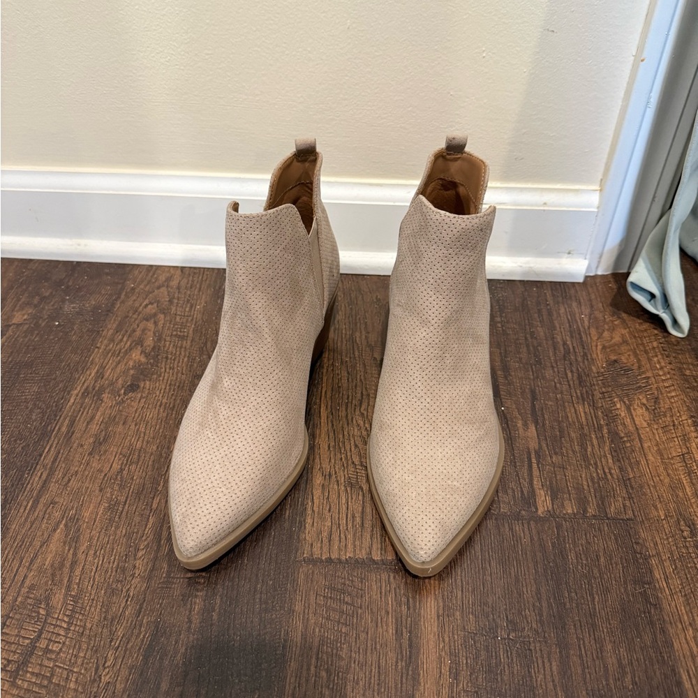 Universal Thread Women's Textured Tan Ankle Booties